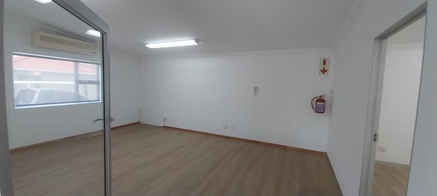 To Let Commercial Property for Rent in Vincent Eastern Cape